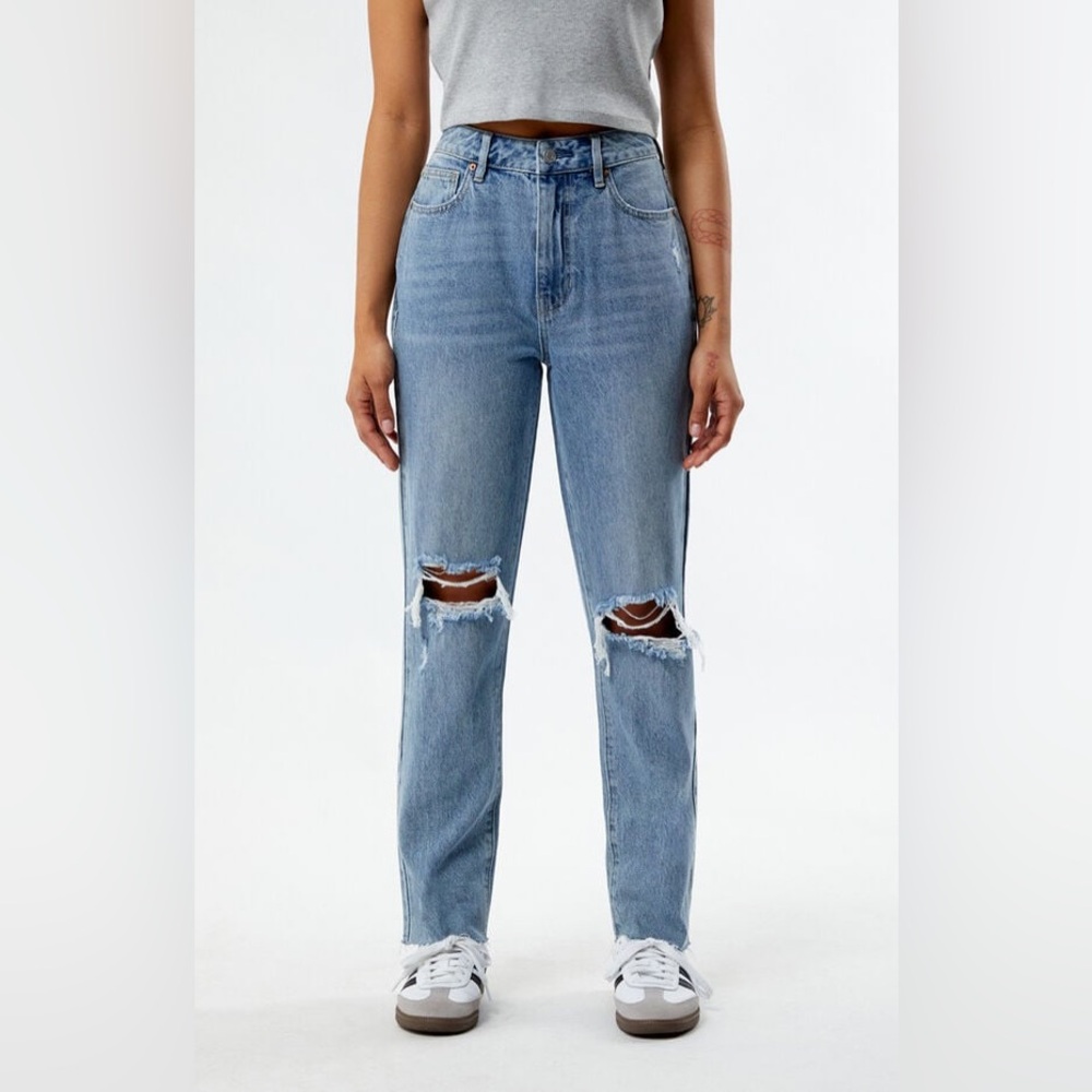 PacSun Eco Medium Indigo Ripped Mom Jeans
559 highrise size 28